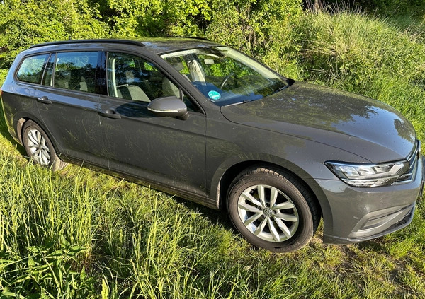 Volkswagen Passat cena 69900 przebieg: 241000, rok produkcji 2020 z Staszów małe 46